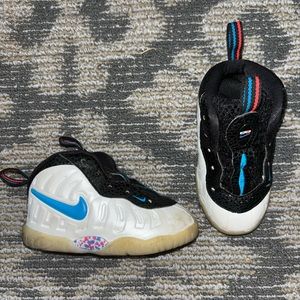 Air Foamposite Pro 3d (td) In White/blue Hero-red Orbit-indigo Force Shoe
